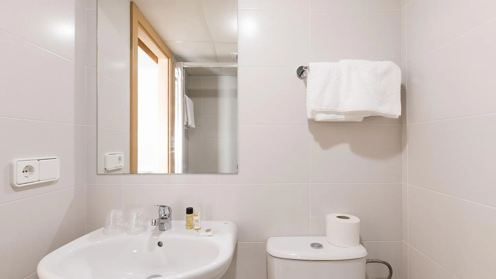 Hostal Roca San Antonio  Hostel San Antonio (Ibiza)